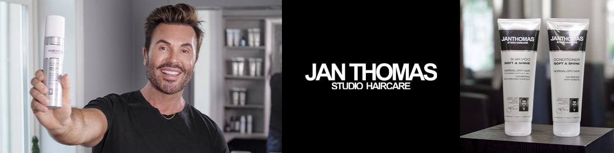 Bilde av Jan Thomas som holder en hårspray . På desktop versjonen kan du se et bilde av shampoo og balsam.