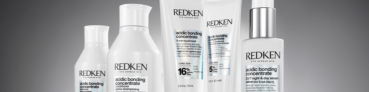Toppbanner med 5 ulike hårprodukter. Hårproduktene er blåfarget og bakgrunnen er blå.