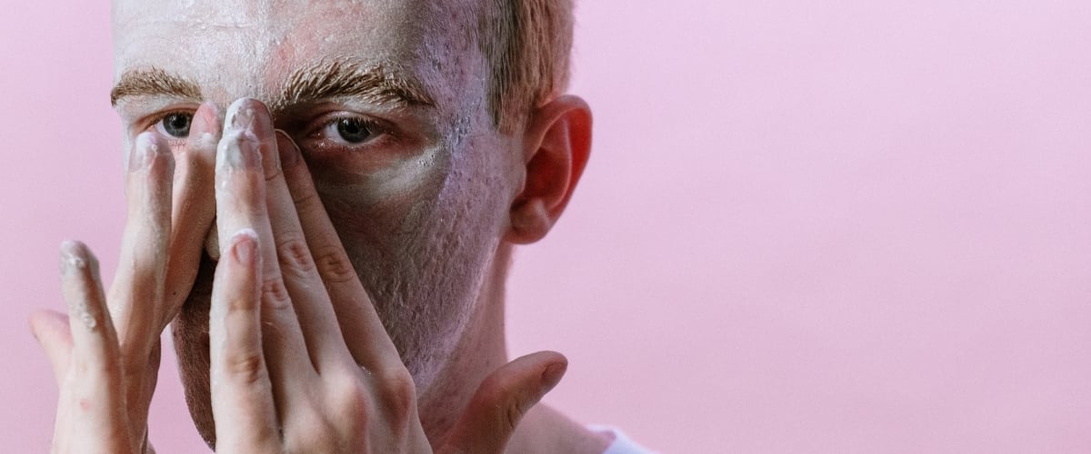 Hudpleie for menn: Enkle trinn for sunn og frisk hud